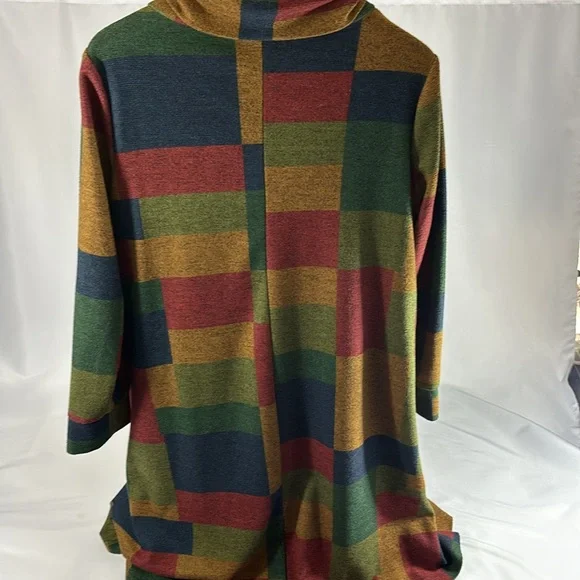 Flattering and Flowing Color Block Dress Midi - Picture 3 of 6